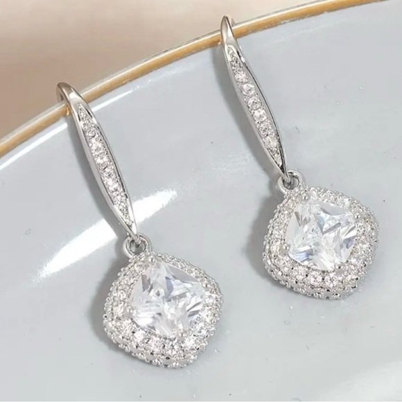 Elegant Silver Tone Drop Earrings - Picture 4 of 4
